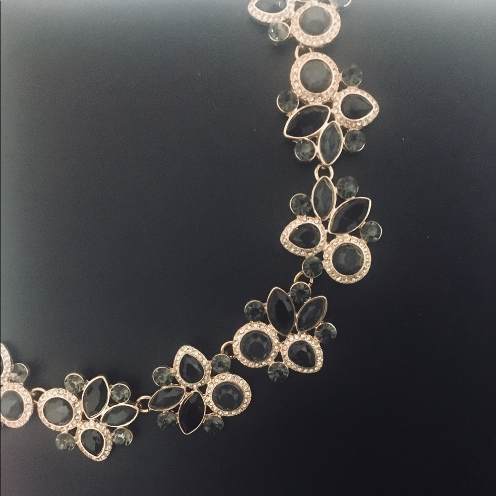 Formal gorgeous jewel necklace